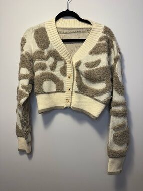 Cropped V-Neck Button Front Women's Sweater Cardigan - Beige Camo